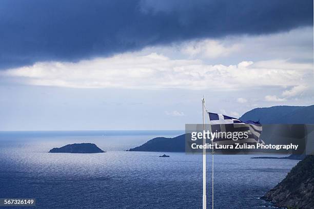 greece flag in the storm - laura zulian foto e immagini stock