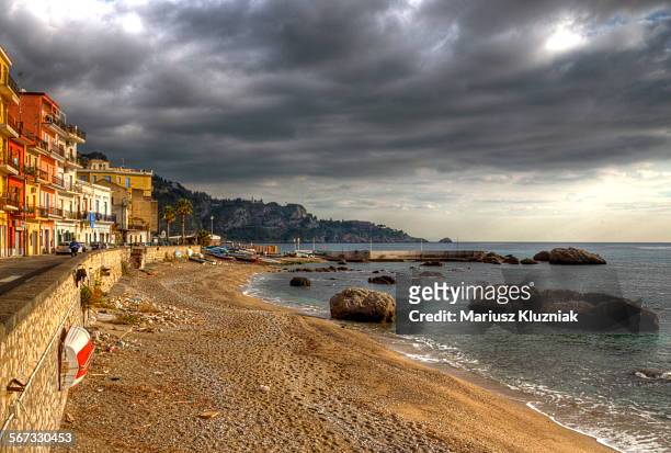 giardini naxos seafront promenade and dark clouds - naxos sicily stock-fotos und bilder
