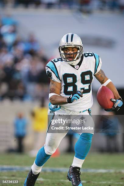 Wide receiver Steve Smith of the Carolina Panthers carries the ball against the Dallas Cowboys at Bank of America Stadium on December 24, 2005 in...