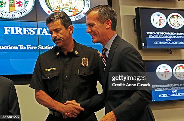 31 Los Angeles Fire Department Dispatch Center Photos & High Res ...