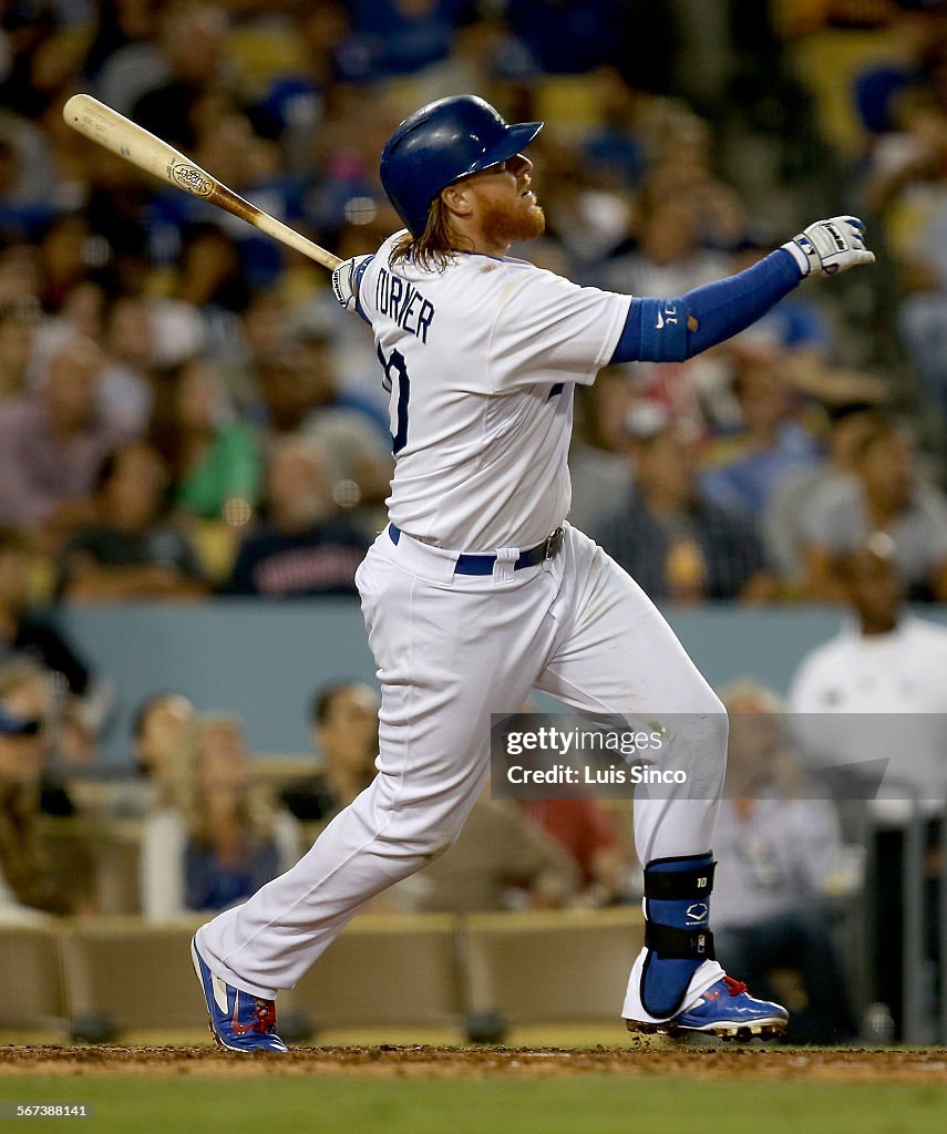 LOS ANGELES, CALIF. -  AUG. 21, 2014.  Dodgers third baseman Justin Turner watches the trajectory of