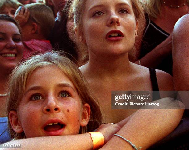 AdmiringFans.RH091998With gaping stares and even wider eyes, eightyearold Arielle Azoff, left, and Nicole Lentz appear frozen as they watch...