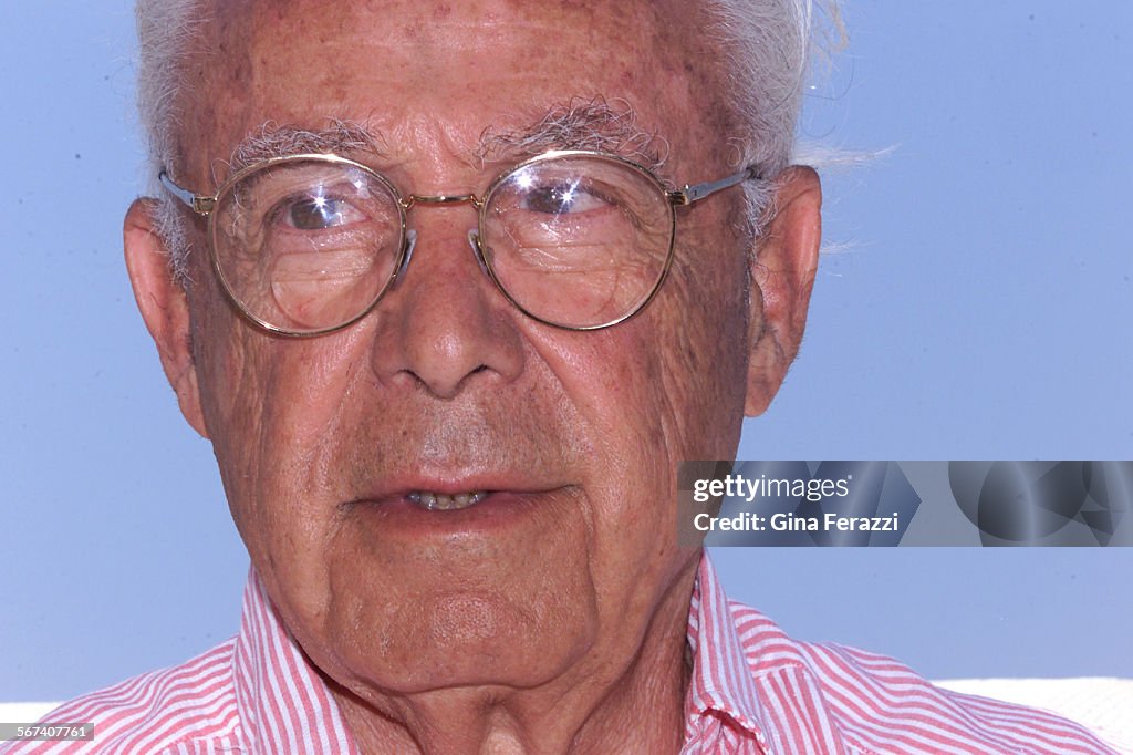 012962.OP.0802.interview1.GFBob Strauss, onetime head of the Democratic National Committee, is stil