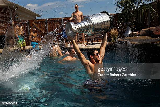 https://media.gettyimages.com/id/567420455/photo/allen-texas-friday-august-31-2012-la-kings-player-alec-martinez-delivers-the-stanley-cup.jpg?s=612x612&w=gi&k=20&c=41WHYNjOaE2liKBaMUuuDvvbYBpcgpa6diZ8RCwufvE=