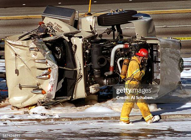 91bigrigcrash.1.1220.ASANAHEIMAn Anaheim fire captain surveys the scene of an earlymorning tractor trailer accident on the Eastbound 91...