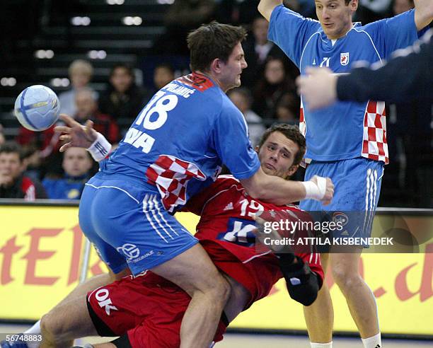 Danish Jasper Noddesbo is fouled by Croatian Denis Spoljaric at Zurich sports hall 05 February 2006 during the bronze medal match of the 2006...