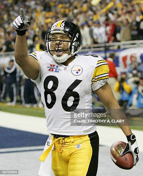 Detroit, UNITED STATES: Wide receiver Hines Ward of the Pittsburgh Steelers celebrates a touchdown against the Seattle Seahawks in the fourth quarter...