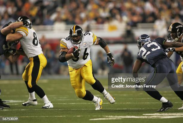 Running back Jerome Bettis of the Pittsburgh Steelers looks for room to run against the Seattle Seahawks in the fourth quarter of the Super Bowl XL...