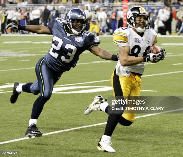 Detroit, UNITED STATES: Super Bowl MVP Pittsburgh Steelers HinesWard scores on a 43-yard touchdown pass in front of Marcus Trufant of the Seattle...
