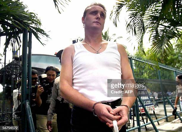 Australian Martin Eric Stephens in handcuffs is escorted to a court for his trial in Denpasar, Bali island, 06 February 2006. Stephens told the...