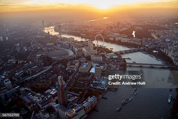 aerial view west of waterloo station and shell the london eye, houses of parliament - south bank - fotografias e filmes do acervo