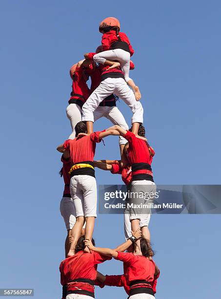 human tower close-up, barcelona - human pyramid stock-fotos und bilder