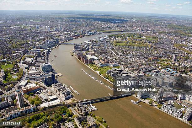 aerial view west of chelsea harbour and imperial - battersea - fotografias e filmes do acervo