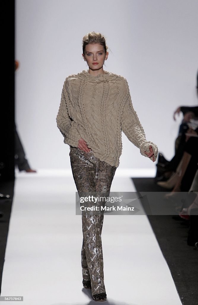 A model walks the runway at the Oscar Del La Renta Fall 2006 fashion ...