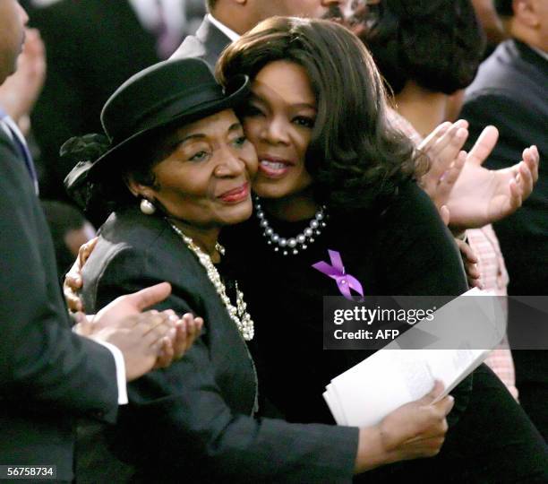 Atlanta, UNITED STATES: Television celebrity Oprah Winfrey embraces Christine King Farris , sister of Dr. Martin Luther King Jr, as they attend a...