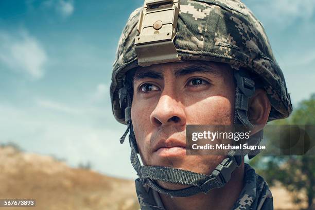united states marine poses for a portrait. - soldiers 個照片及圖片檔