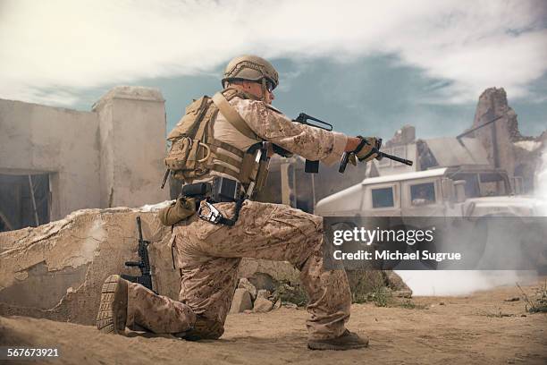 us marine stands guard. - maskingevär bildbanksfoton och bilder