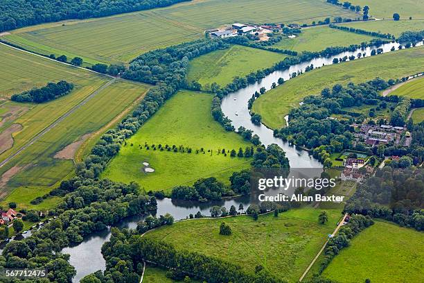 aerial view of river thames in buckinghamshire - england river landscape stock-fotos und bilder