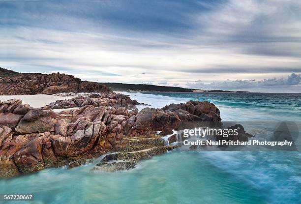 wyadup rocks beach - margaret river australia photos et images de collection