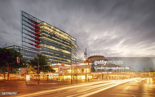 berlin cityscape at kudamm with cafe kranzler - café kranzler imagens e fotografias de stock