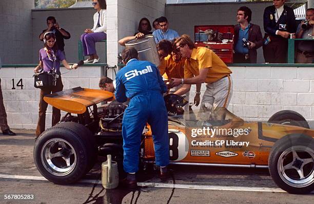 Canadian GP, Mont Tremblant, 20th September 1970. Andrea de Adamich, McLaren Alfa Romeo, pits scene, retired.