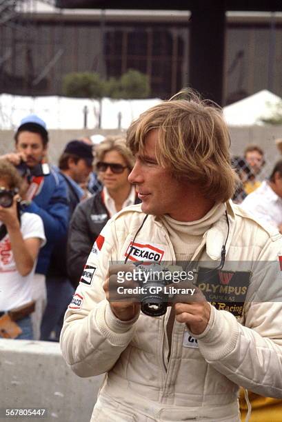 James Hunt, British racing driver who won the Formula 1 World Championship in 1976. Photographed with Olympus camera 1970s.