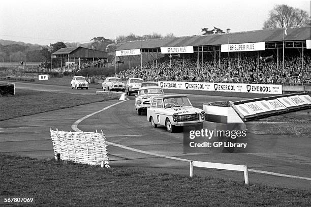Saloon Racing 130 Saloon Car Race Stock Photos, High-Res Pictures, and Images - Getty ...