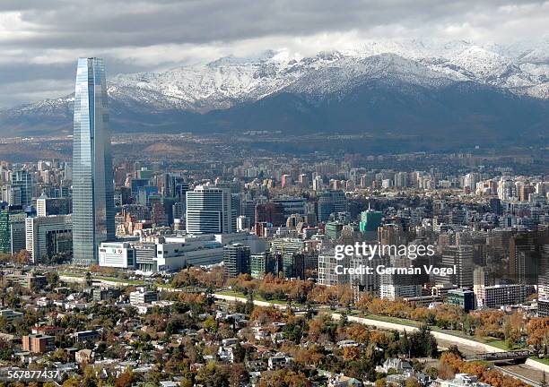 clean wide city skyline of santiago de chile - chile photos et images de collection