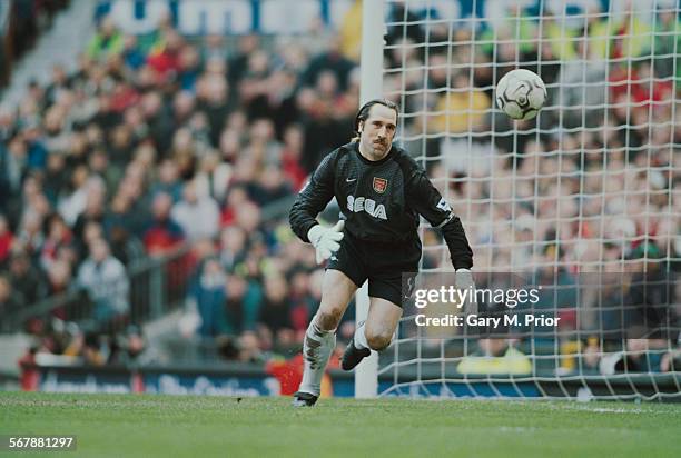 Arsenal F.C. Goalkeeper David Seaman during a Premier League match against Manchester United F.C. At Old Trafford, 25th February 2001. Manchester...
