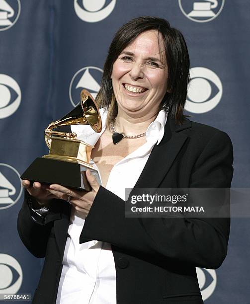 Los Angeles, UNITED STATES: Art Director Aimee Mann pose with her trophy during the 48th Grammy Awards in Los Angeles, CA 08 February 2006. Mann won...