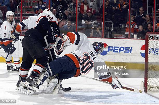 Mike Richards of the Philadelphia Flyers scores the first goal of the game against Garth Snow of the New York Islanders on February 8, 2006 at the...