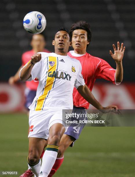 Carson, UNITED STATES: Los Angeles Galaxy's Tyrone Marshall and South Korea's Dong-Gook Lee chase down a ball during first half action between the...