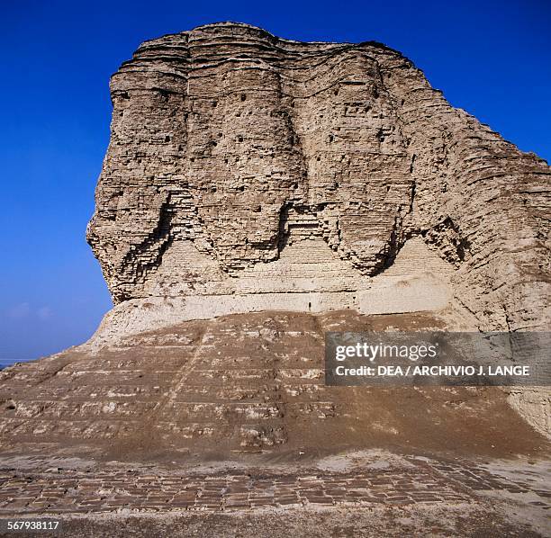 160 Bc Ziggurat Of Dur Kurigalzu Photos and Premium High Res Pictures - Getty ...