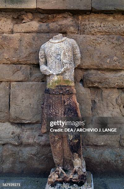 Headless statue, ruins of the city of Hatra . Iraq, 3rd century BC.