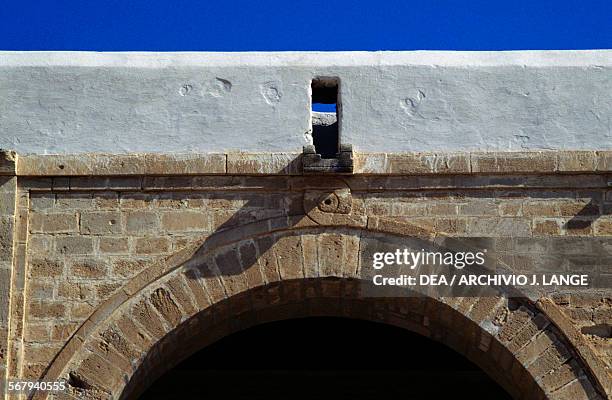 Arch, architectural element in the Mosque of 'Uqba or Great Mosque of Kairouan , Kairouan Governorate. Tunisia, 9th century. Detail.