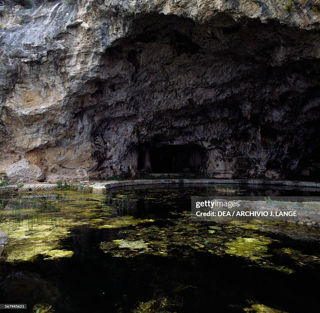 Circular pool in Grotto of Tiberius, Sperlonga