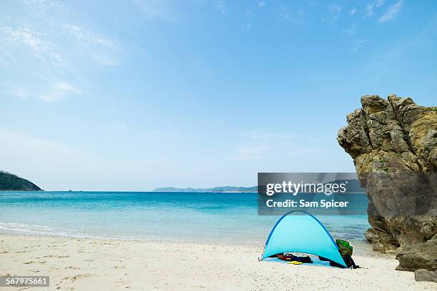 camping on tropical beach paradise - satsunan islands fotografías e imágenes de stock