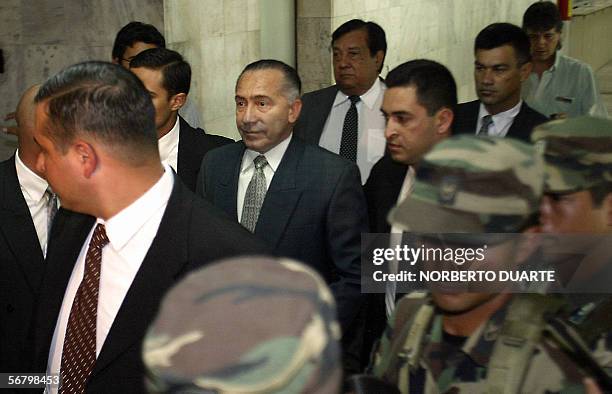 El lider opositor Lino Cesar Oviedo , preso desde hace 19 meses en la carcel militar de Vinas Cue, llega el 09 de febrero de 2006 al Palacio de...