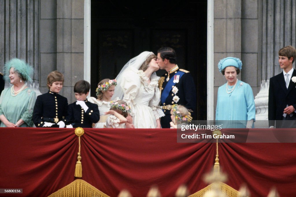 Charles & Diana Wedding Kiss