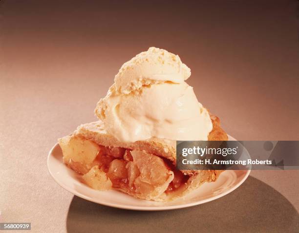 1950s: Slice of apple pie with ice cream.