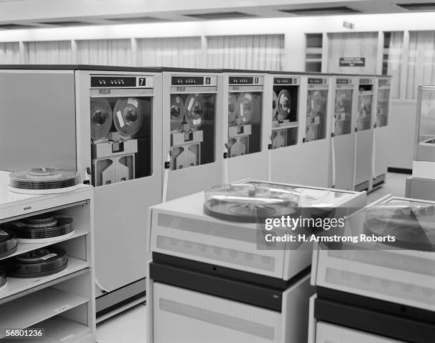Vintage Mainframe Computer Photos and Premium High Res Pictures - Getty ...