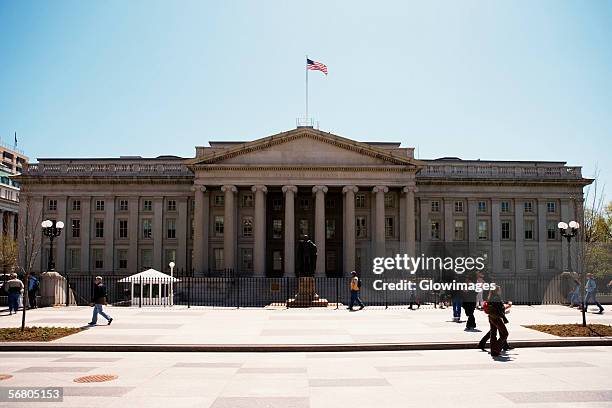 facade of us treasury department building, washington dc, usa - us treasury building stock pictures, royalty-free photos & images