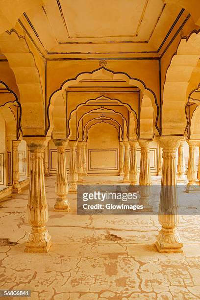 columns in diwan-e-khas, amber fort, jaipur, rajasthan, india - amber fort stockfoto's en -beelden