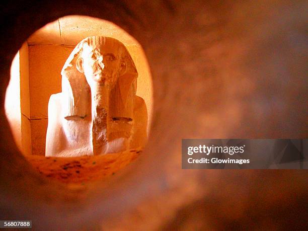 close-up of a statue, saqqara, egypt - saqqara foto e immagini stock