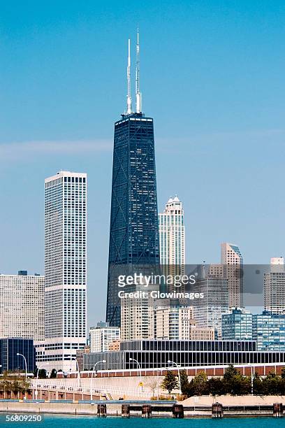 skyscrapers in a city by the lake, chicago, illinois, usa - hancock building chicago stockfoto's en -beelden