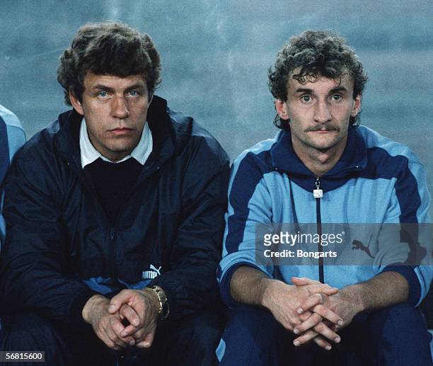 Head coach Otto Rehhagel and Rudi Voeller of Bremen looks on during the Bundesliga match between Werder Bremen and 1. FC Nuremberg at the...