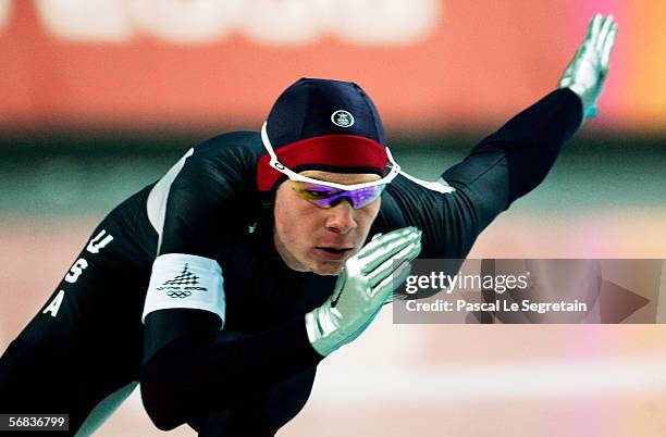 Tucker Fredricks of USA skates in the men's 500m speed skating final during Day 3 of the Turin 2006 Winter Olympic Games on February 13, 2006 at the...