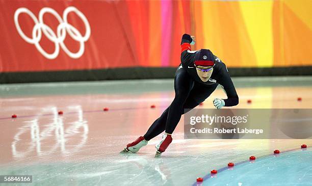 Jennifer Rodriguez of the United States skates in the women's 500m speed skating final during Day 4 of the Turin 2006 Winter Olympic Games on...