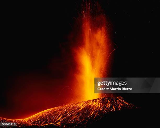 volcano etna, italy - etna orange stockfoto's en -beelden