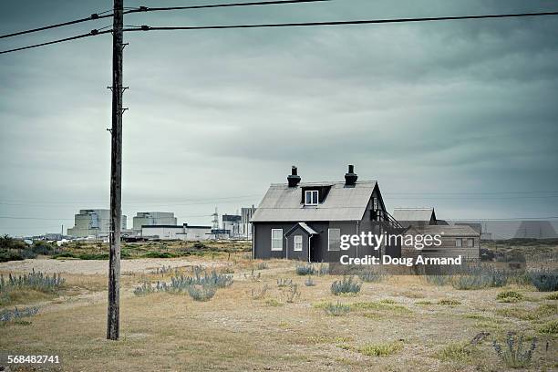 house in the shadow of dungess power station - dungeness stock pictures, royalty-free photos & images